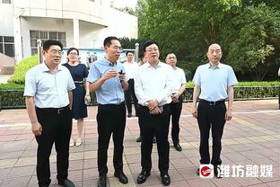 赛前，阿森纳全队在利物浦街区散步？